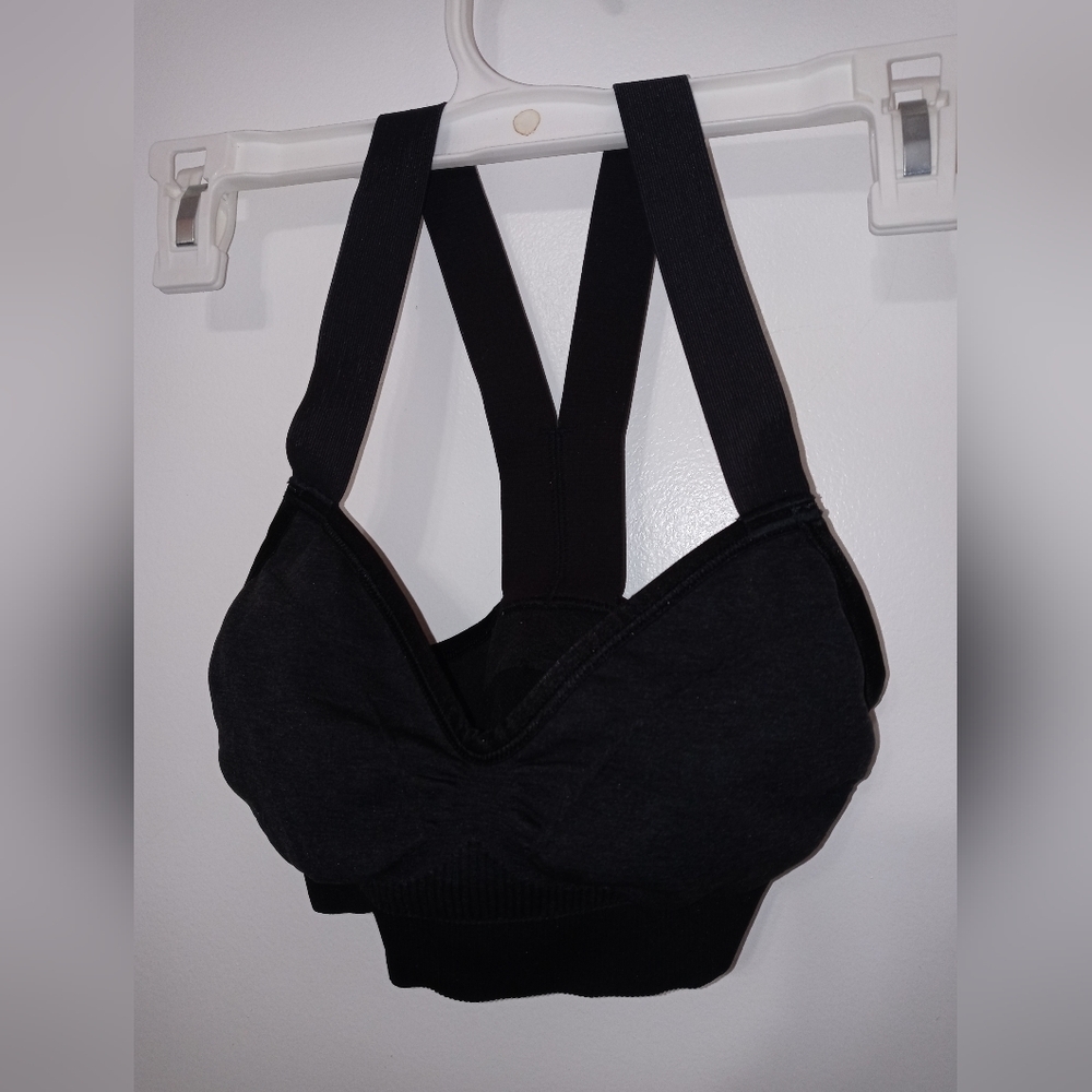Lululemon Racerback Sports Bra Wide Shoulder Straps ribbing above hem xxs